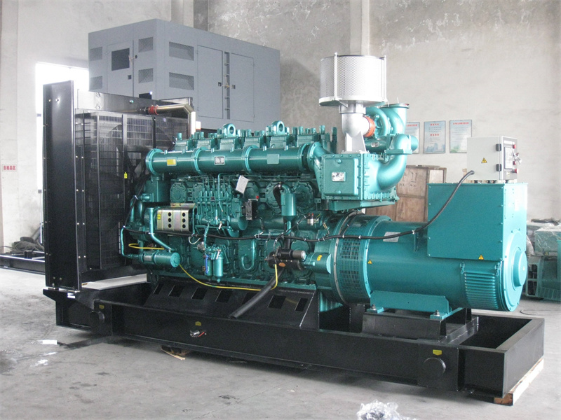 平川200KW 柴油发电机的油耗是多少？