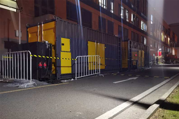 平川柴油发电机组的输出电压是如何调节的？